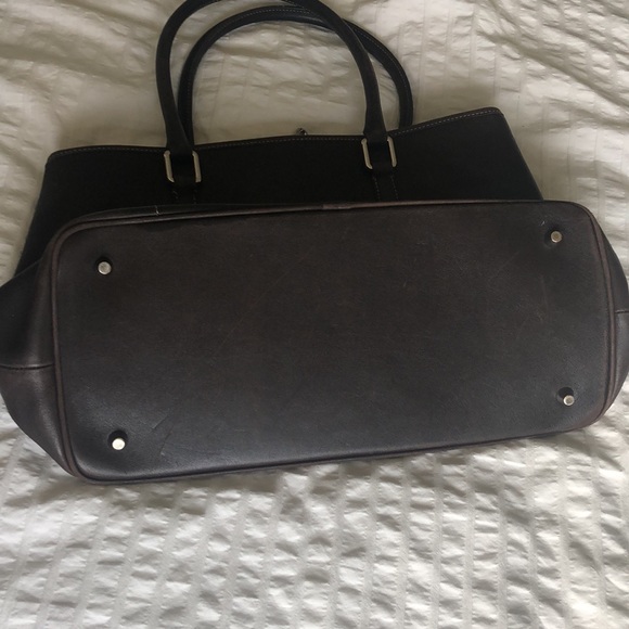 Authentic Coach handbag. - Picture 8 of 9